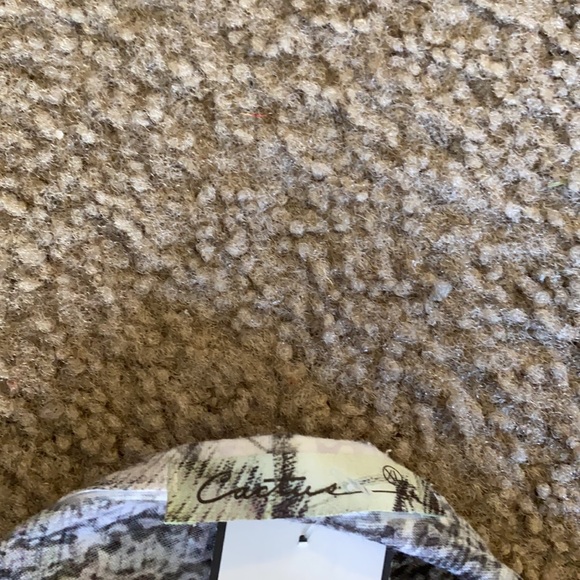 Tops - Picture 4 of 4